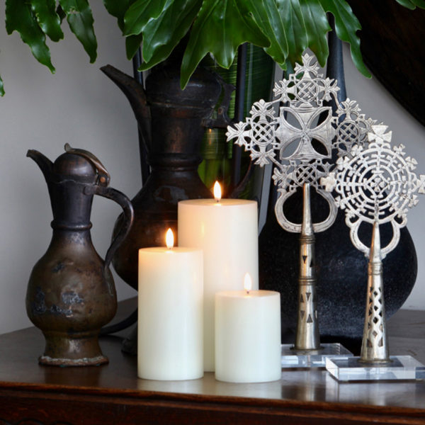 Uyuni Pillar Ivory Candle 10.1 x 15.2 h cm Remote Enabled - Image 2