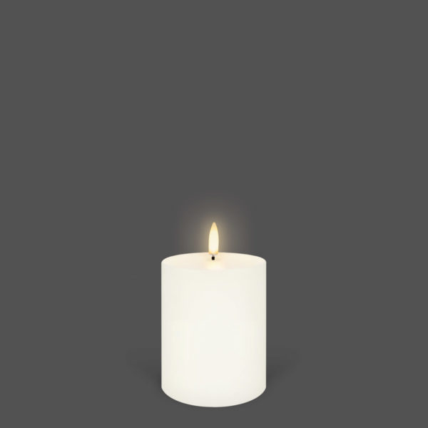 Uyuni Pillar Ivory  Candle 7.8x 10.1 h cm  Remote Enabled